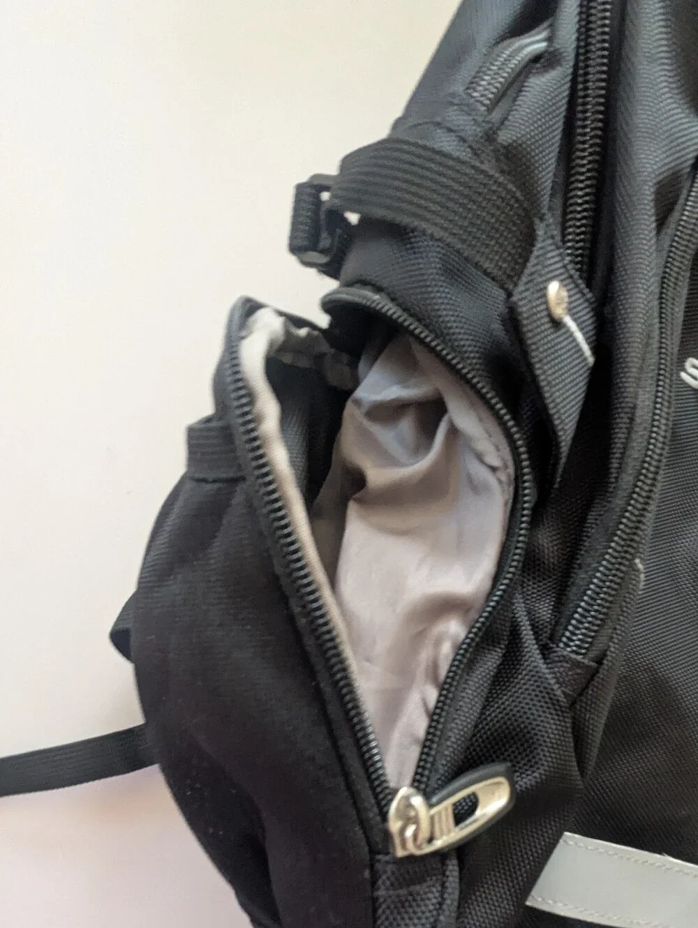 High Sierra Computer Travel Backpack W/Padded Shoulders, Multiple Pockets 22x14